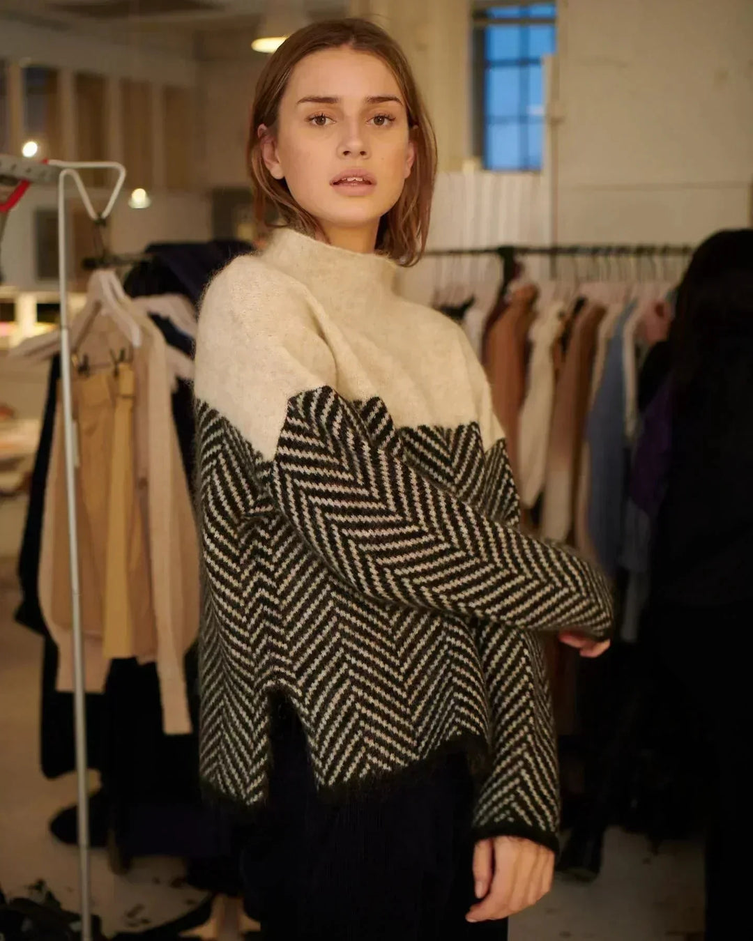Women's Chevron Turtleneck Sweater with Elegant Knit Texture