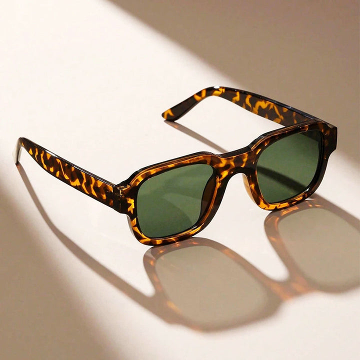 Unisex Bold Square Sunglasses for Stylish Eye Protection