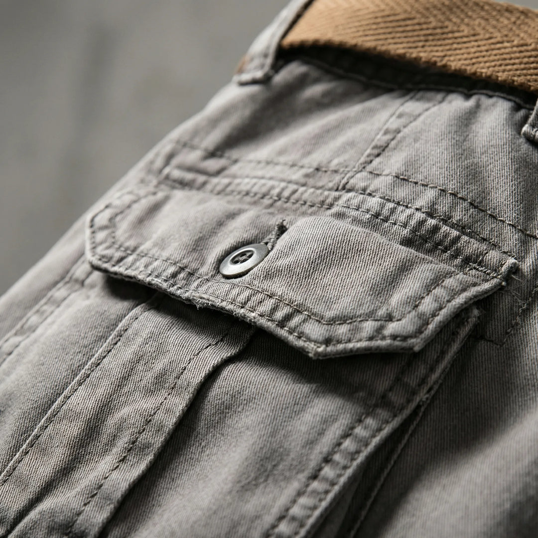 Tom | Men's Short Cargo Pants with Spacious Pockets