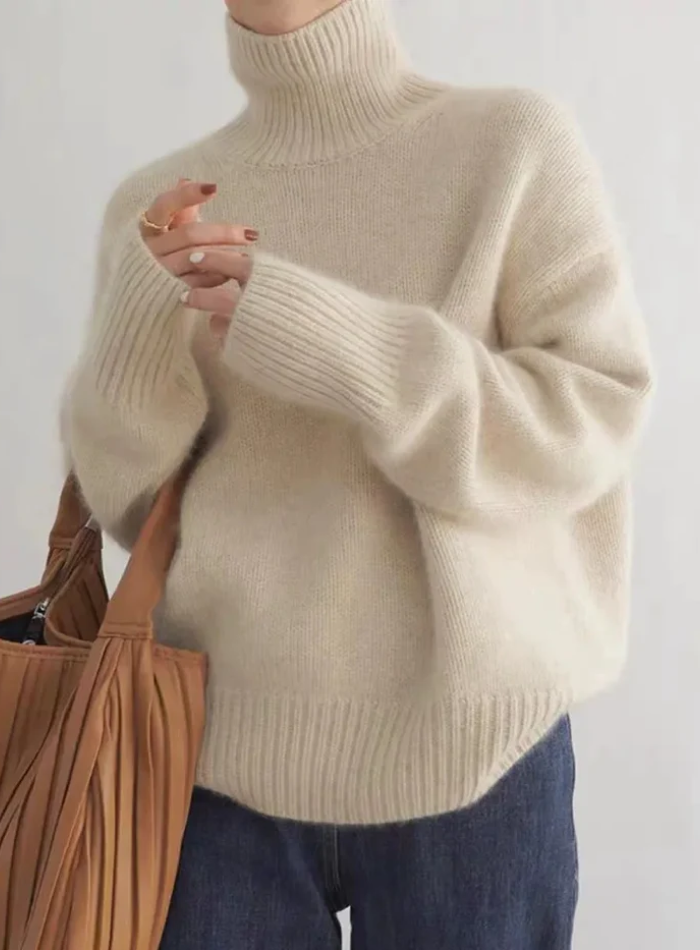 Women's Luxuriously Soft Turtleneck Sweater for Timeless Style