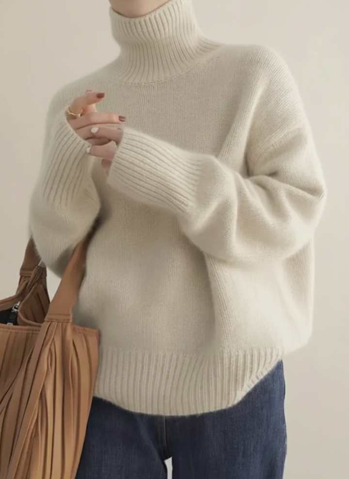 Women's Luxuriously Soft Turtleneck Sweater for Timeless Style