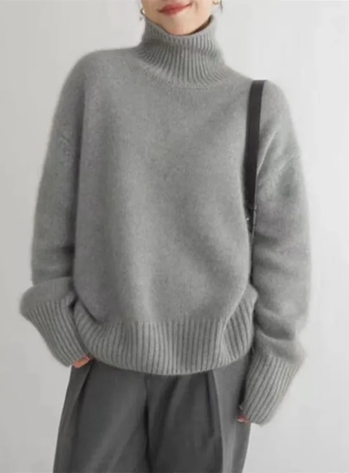 Women's Luxuriously Soft Turtleneck Sweater for Timeless Style