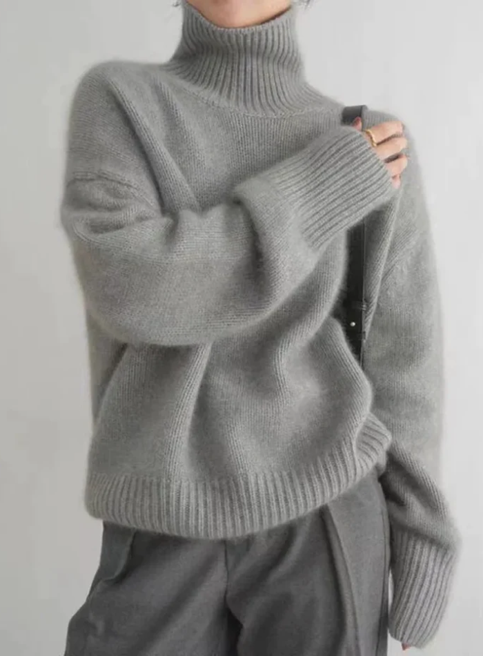 Women's Luxuriously Soft Turtleneck Sweater for Timeless Style