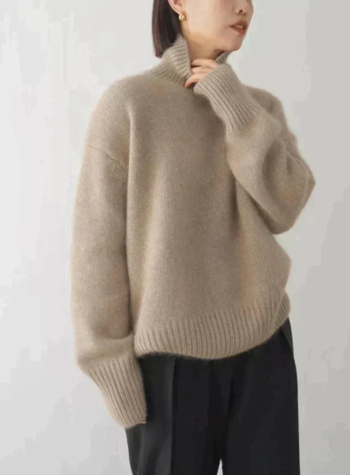 Women's Luxuriously Soft Turtleneck Sweater for Timeless Style