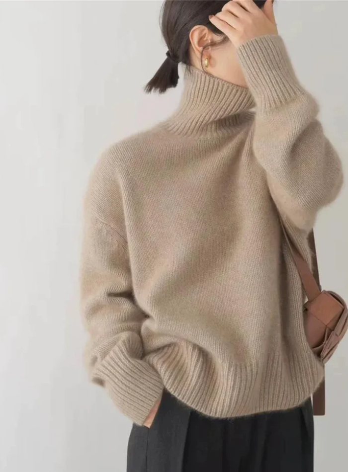 Women's Luxuriously Soft Turtleneck Sweater for Timeless Style