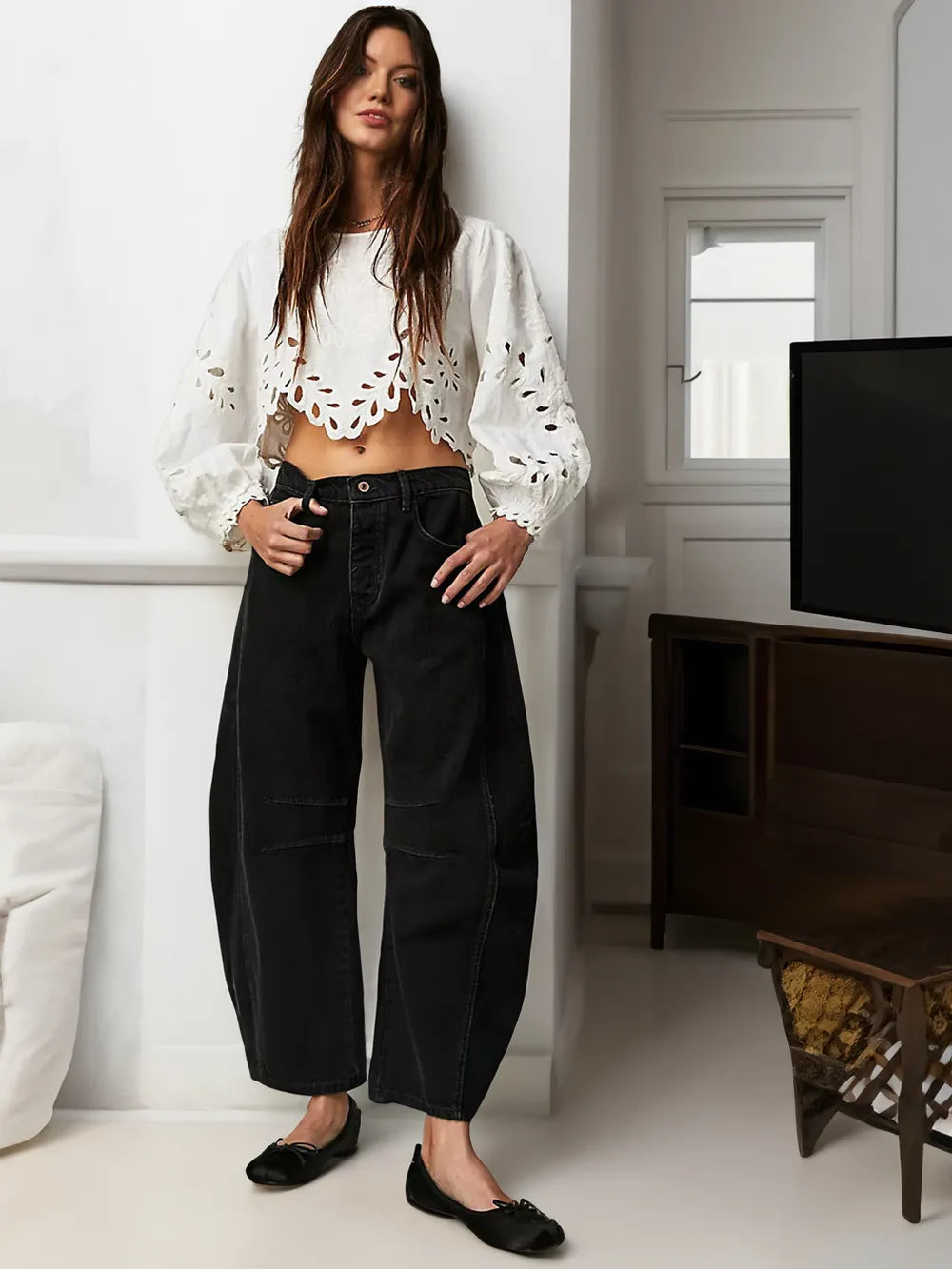 Livia | Women's Trendy Mid-Rise Barrel Jeans