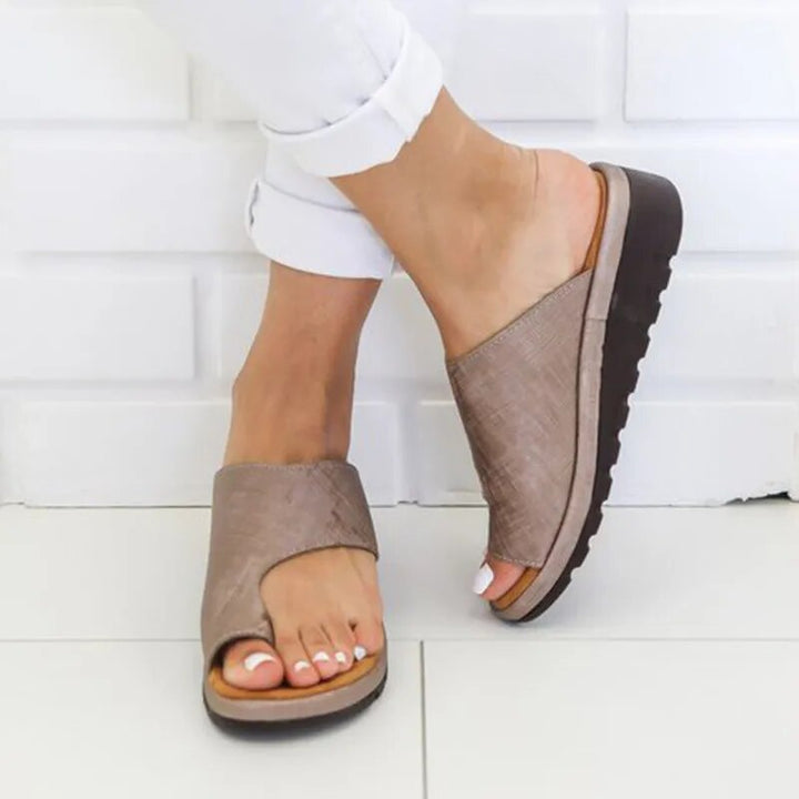 Women's Cushioned Toe Post Sandals for Comfort and Style